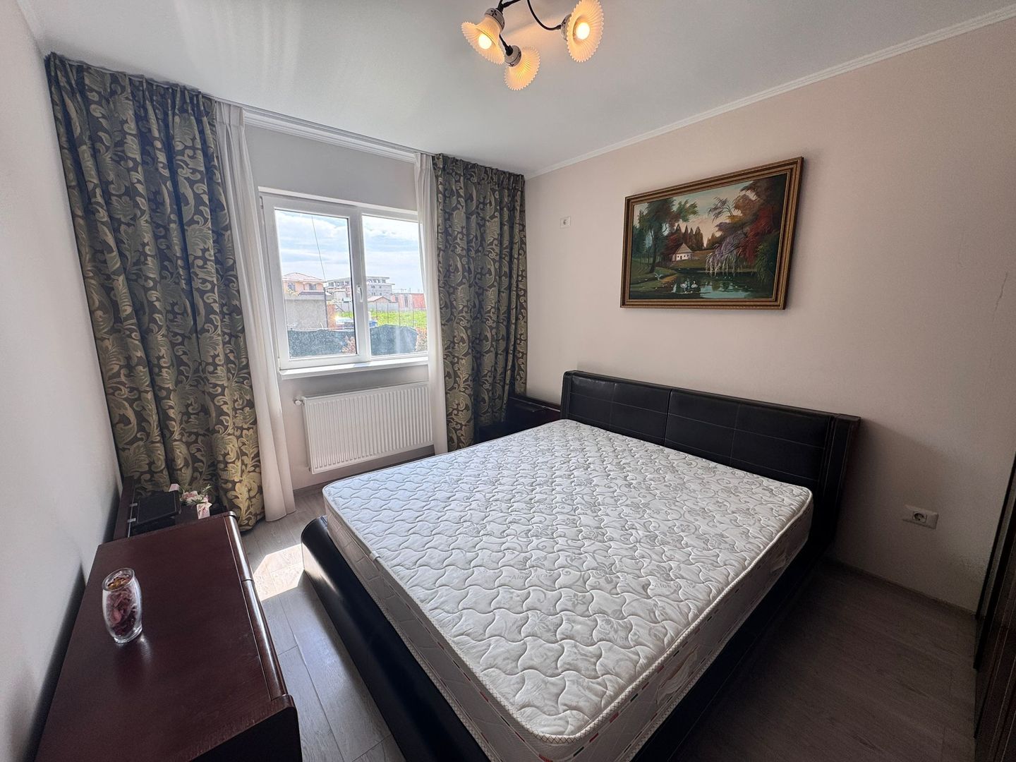 AP. 2 CAMERE, LOC DE PARCARE, CENRALA, BUCATARI INCHISA, CURTE 70 MP - Poză 2