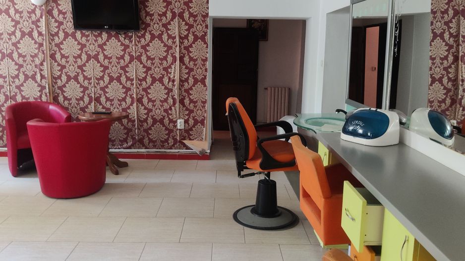 IDEAL PENTRU SALON INFRUMUSETARE / RESTAURANT/BAR/GRADINITE - Poză 11