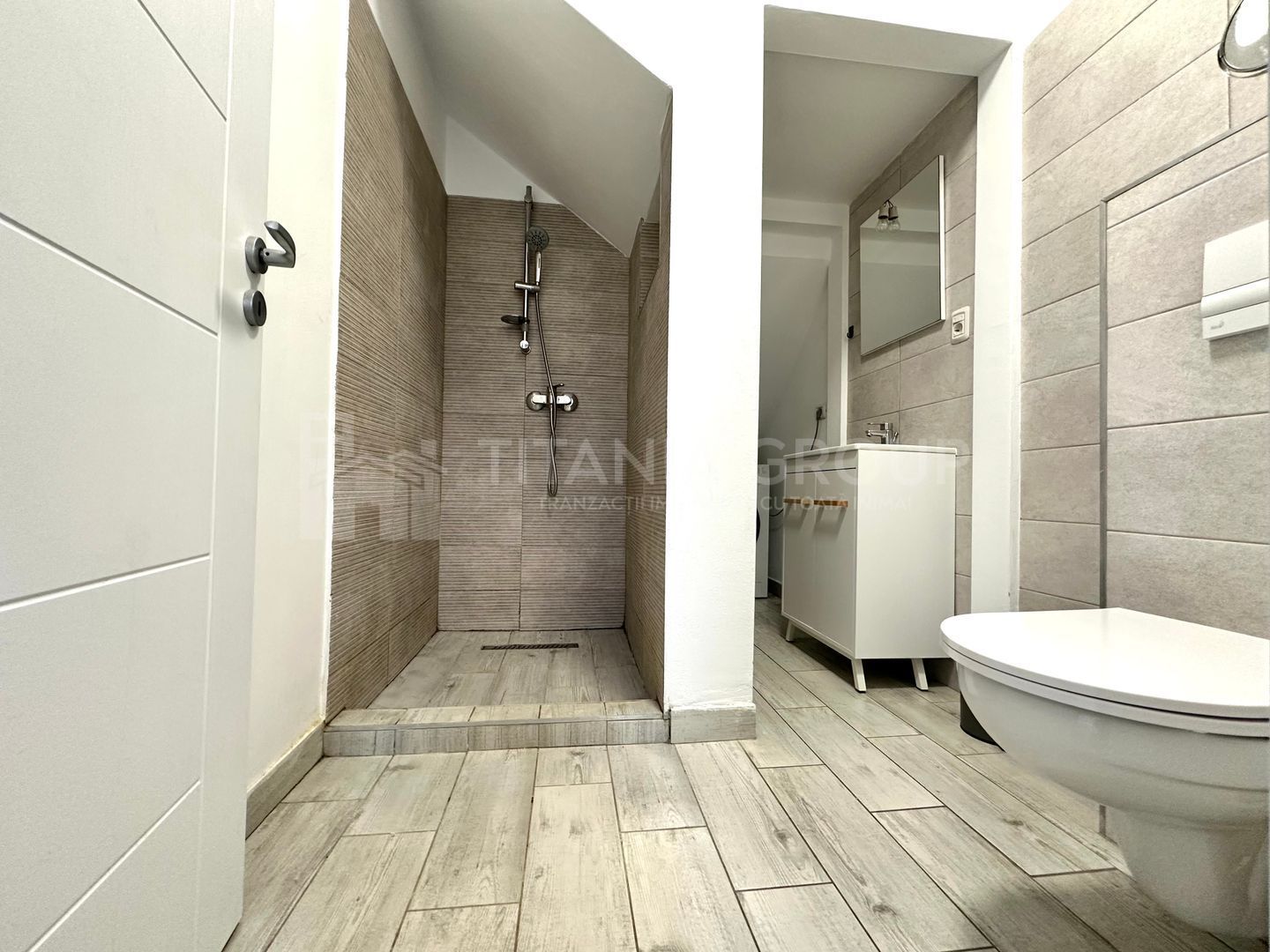 Casa mobilata modern, cu 3 camere de inchiriat - Sanpetru - Poză 5