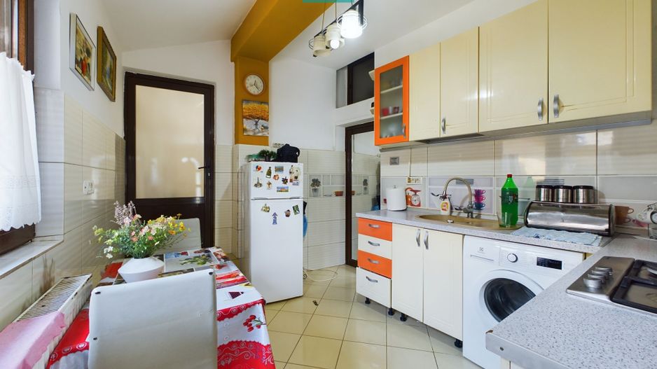 Apartament la curte comuna, Boul Roșu. - Poză 2