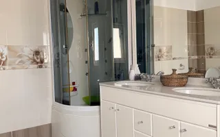 Casă spațioasă și elegantă cu teren  – Sânpetru - Poză 26