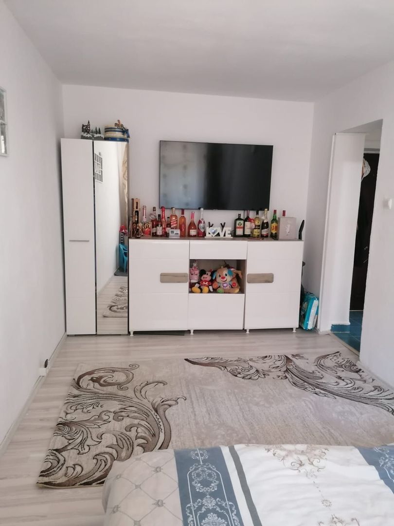 Apartament recent restructurat zona micro 14 - Poză 3