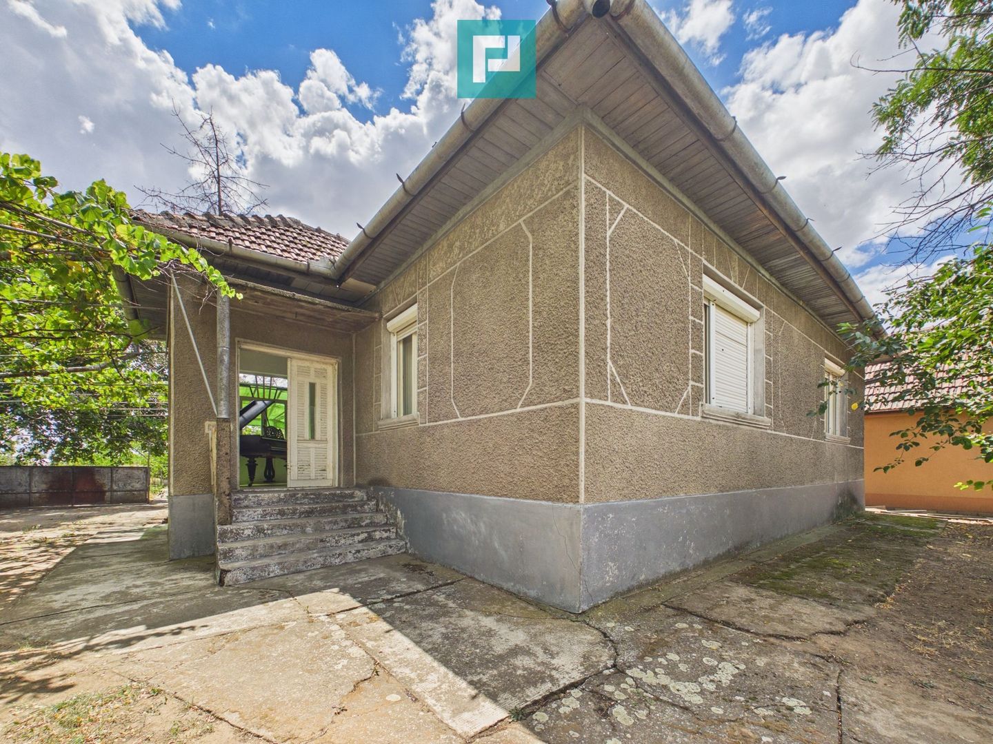 Casă cu 4 camere și teren de 4227mp în Curtici - Poză 21