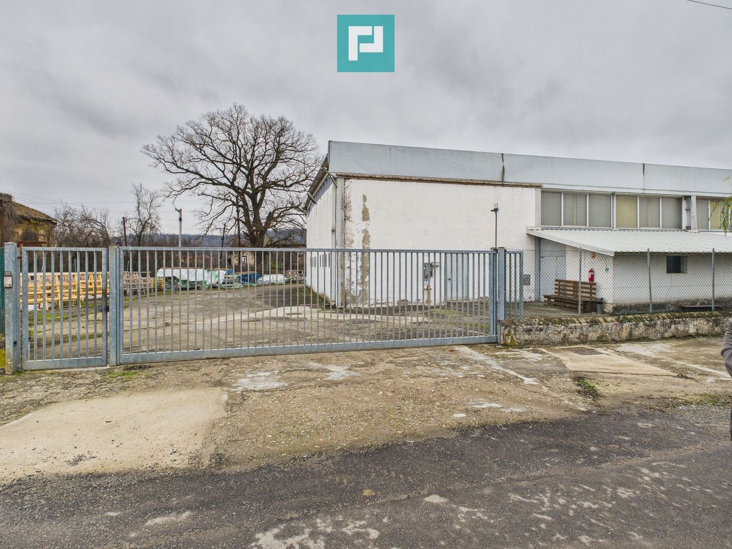 Hală cu teren intravilan de 3500 mp, în Sebiș Arad - Poză 2