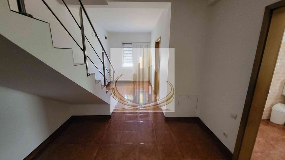 Casă spațioasă, versatilă – ideală pentru firmă sau locuință - Poză 5