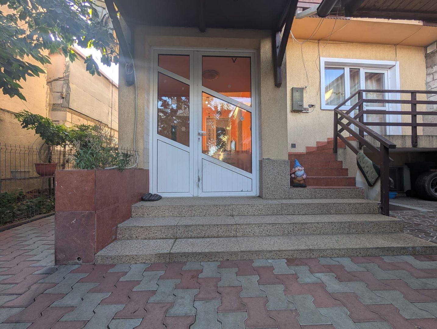 Vila spațioasă 6 camere cu teren generos – Ferentari – Preț excelent! - Poză 5