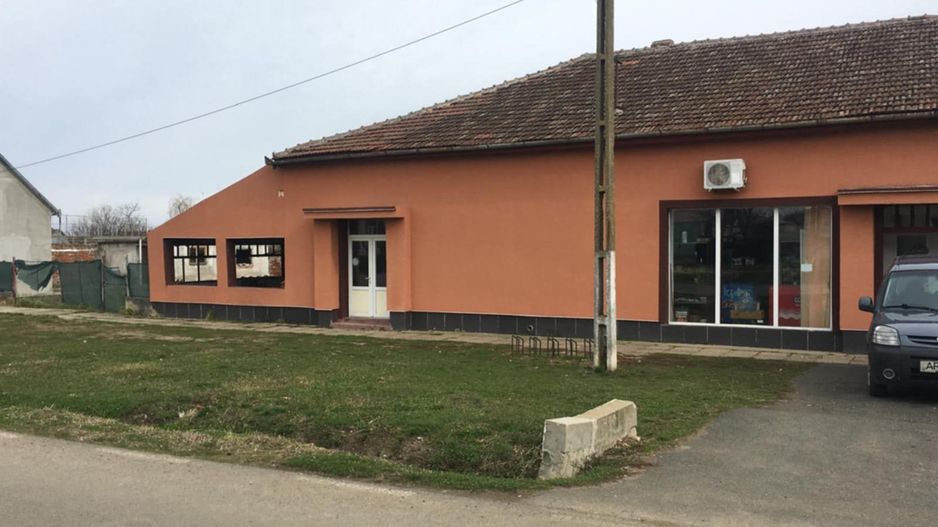 Pret redus Cladire din caramida in Firiteaz, magazinul satesc - Poză 1