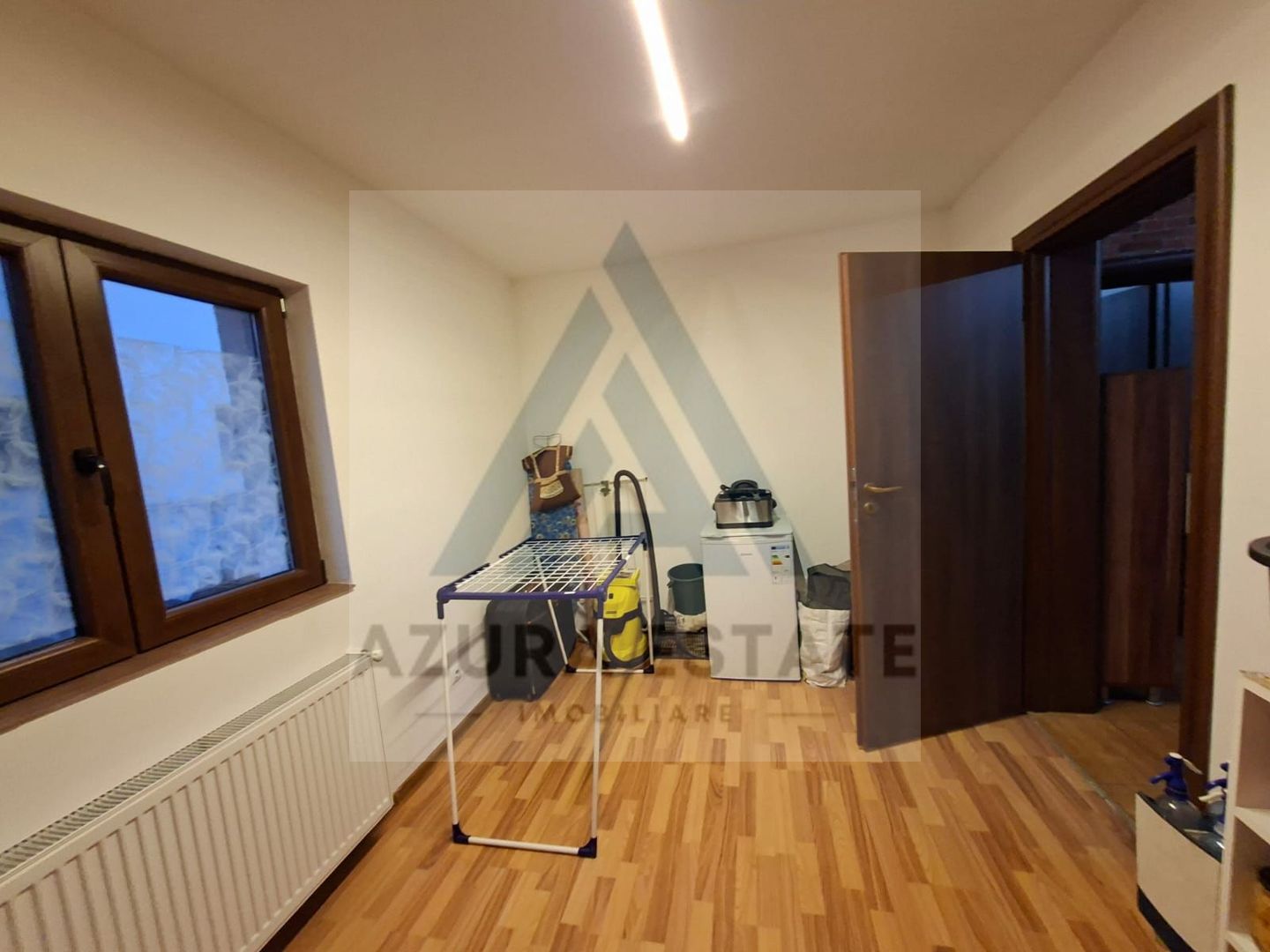 Casa 6 camere 2 bai curte 306 mp utili si parcare privata in Selimbar - Poză 4