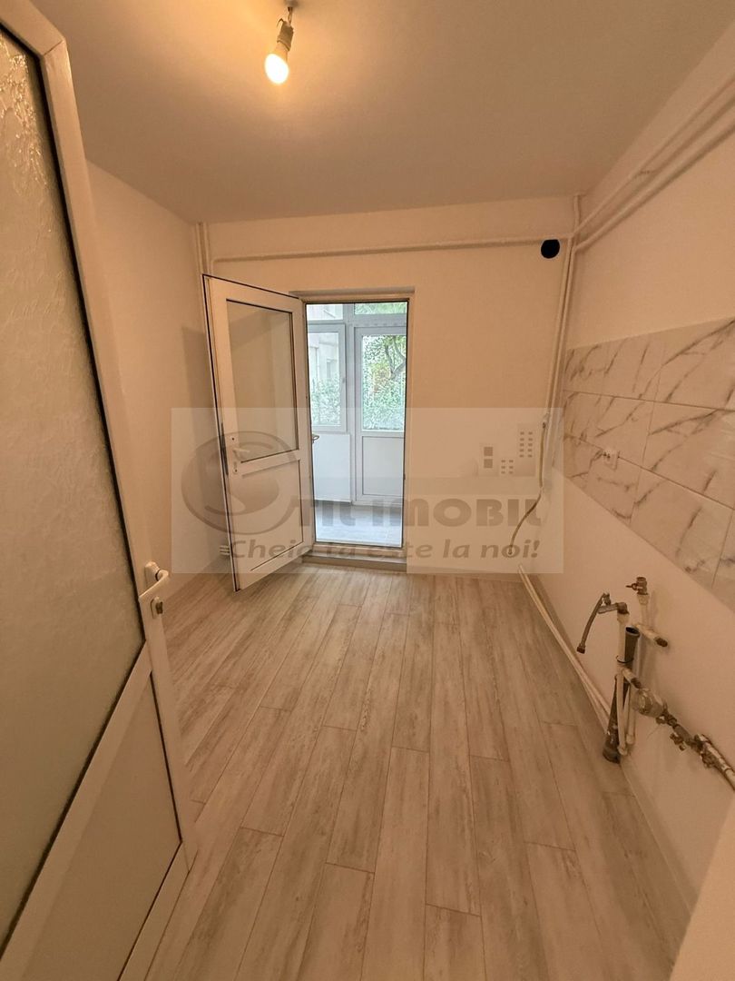 Liber, apartament 3 camere Nicolina 1, renovat modern, baie cu geam - Poză 2