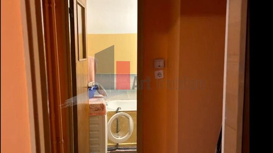 APARTAMENT DE 3 CAMERE BARCA - Poză 3
