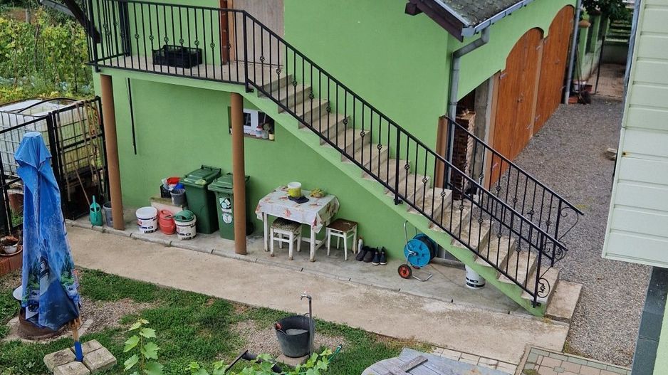 Vand casă  350 mp cu teren 55 arii in localitatea Iojib - Poză 3