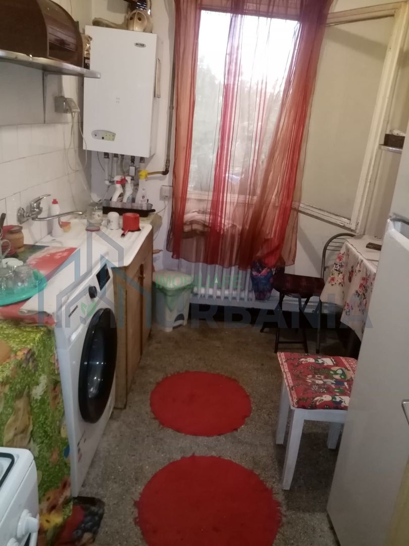 Podu Ros, proprietar închiriez 1 cameră decomandată 12 mp în apartament cu trei camere - Poză 1