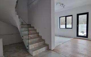 Reședință Modernă cu Finisaje Distinse - Poză 22