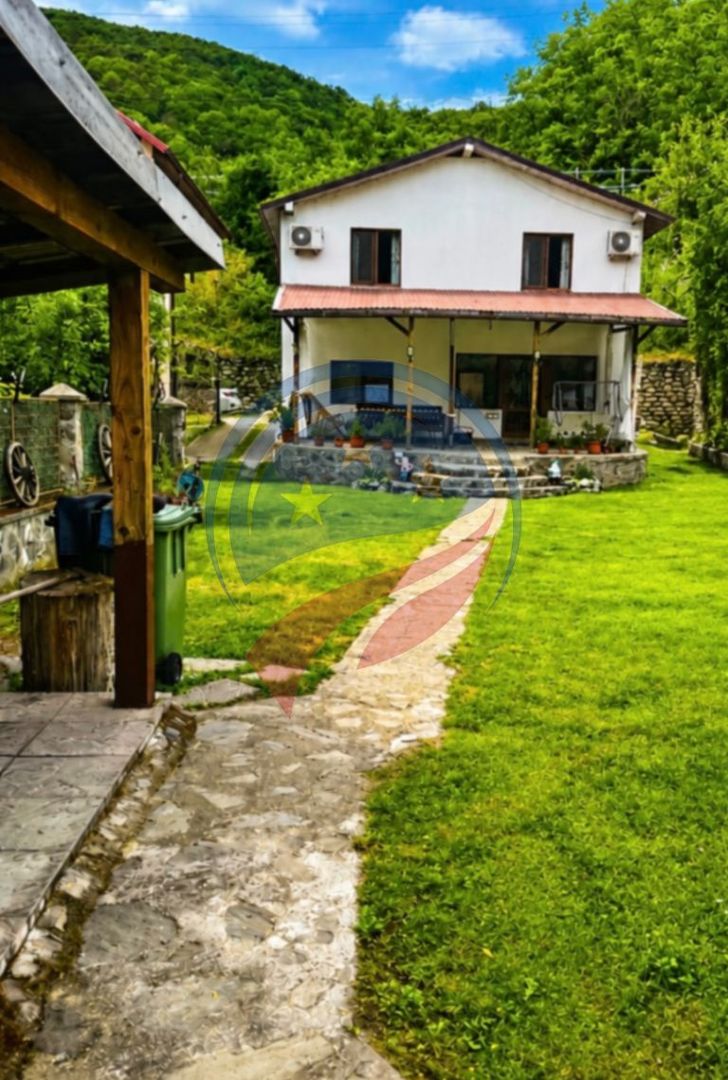 Pensiune cocheta de vanzare- Dubova-pe malul Dunării - Poză 1