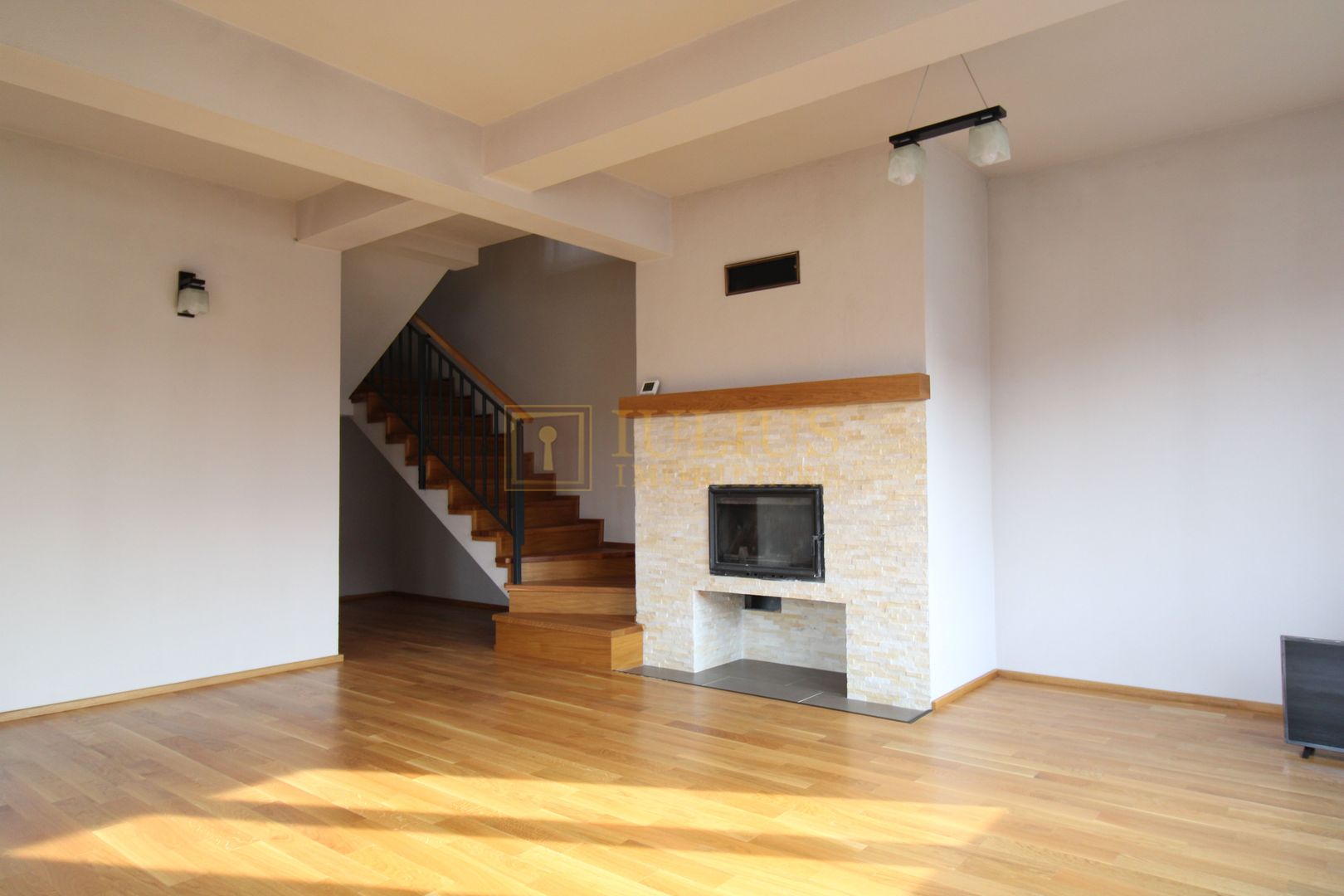 Braytim; 3 dormitoare, living saptios cu semineu. - Poză 2