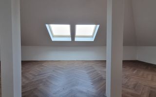 Vilă Individuală cu 700 mp Teren și Mansardă Amenajată - Poză 11