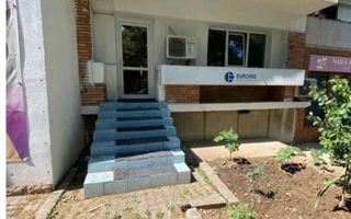 Apartament 3 camere..Pt locuit sau spatiu comercial, sediu, zona Victor - Poză 3