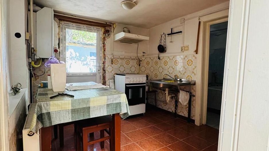 Casa singur in curte Iosia - Poză 2