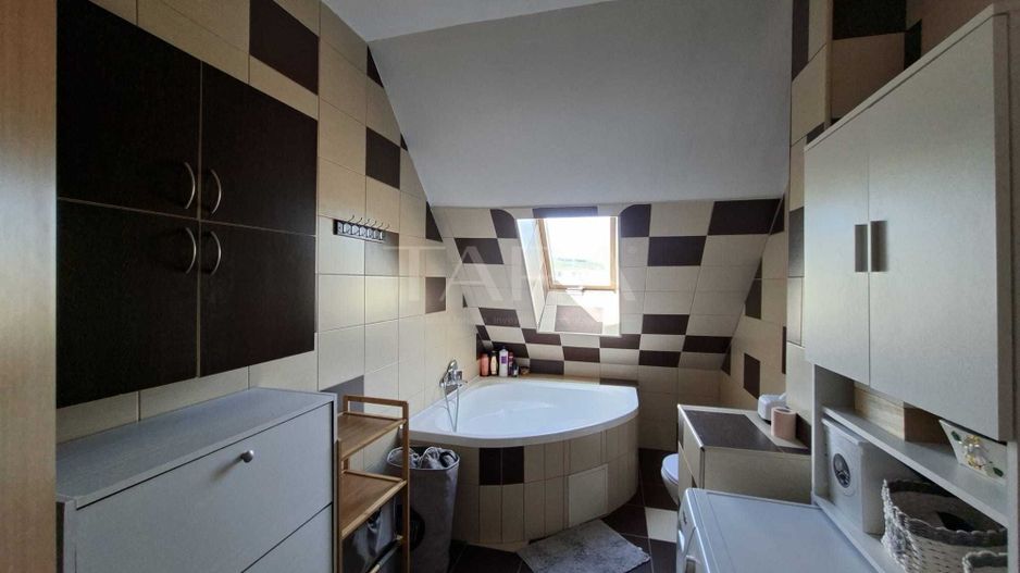 Apartament spațios pe 2 niveluri, complet mobilat și utilat. - Poză 8