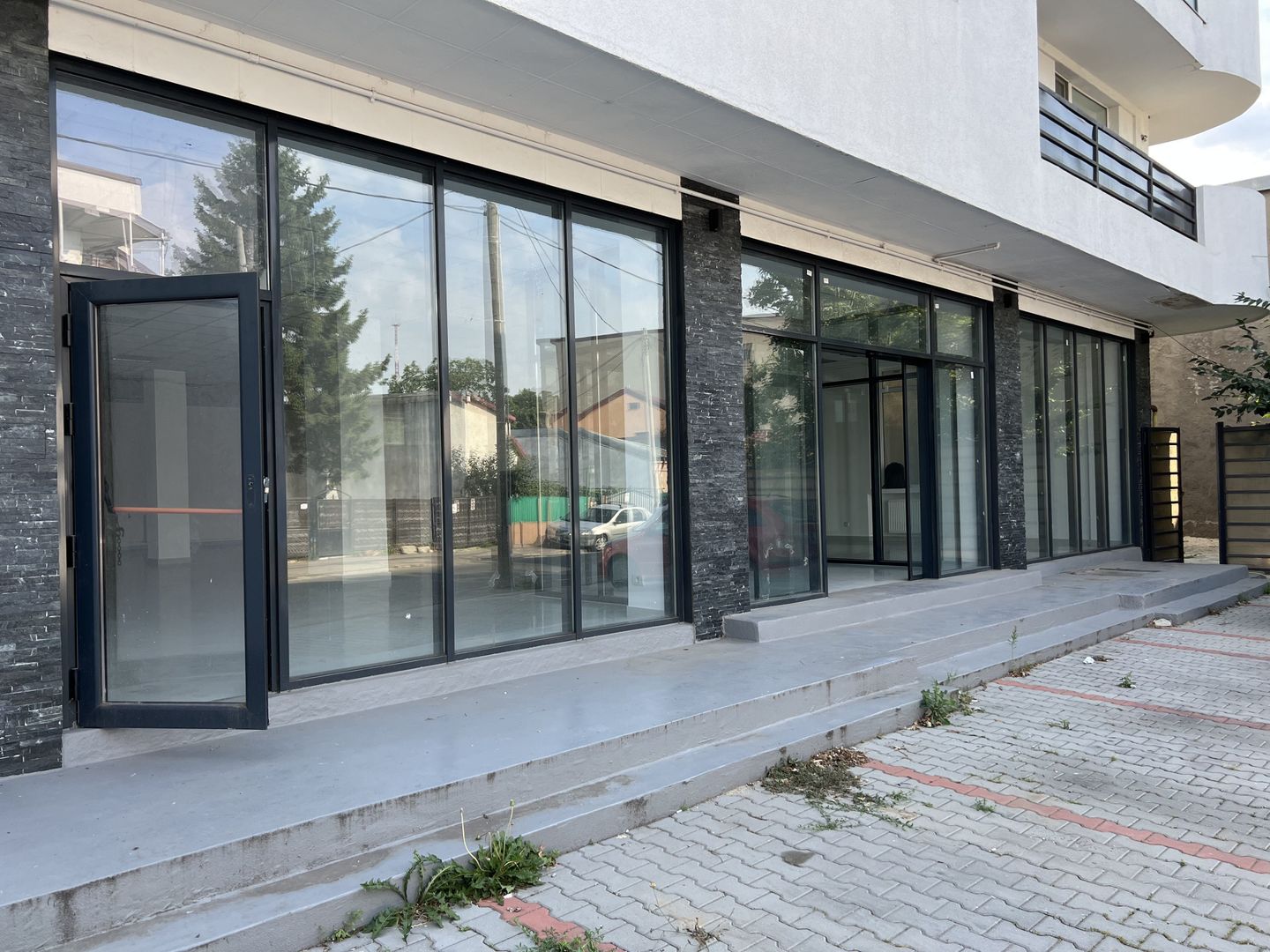 Spatiu comercial mare - Crangasi (aproape de piata, metrou) - Poză 1