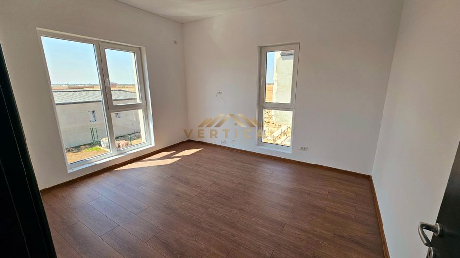 De vanzare vila 4 camere - cartier Mega Parc Residence -comuna Berceni - Poză 17