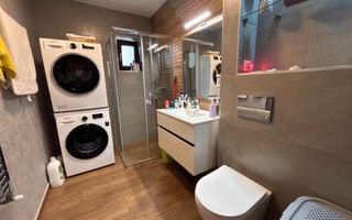 Casa generoasa LA CHEIE, curte 200 mp in Selimbar - Poză 16