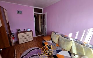 Apartament cu 3 camere in zona centrala - Filiasi - Poză 10
