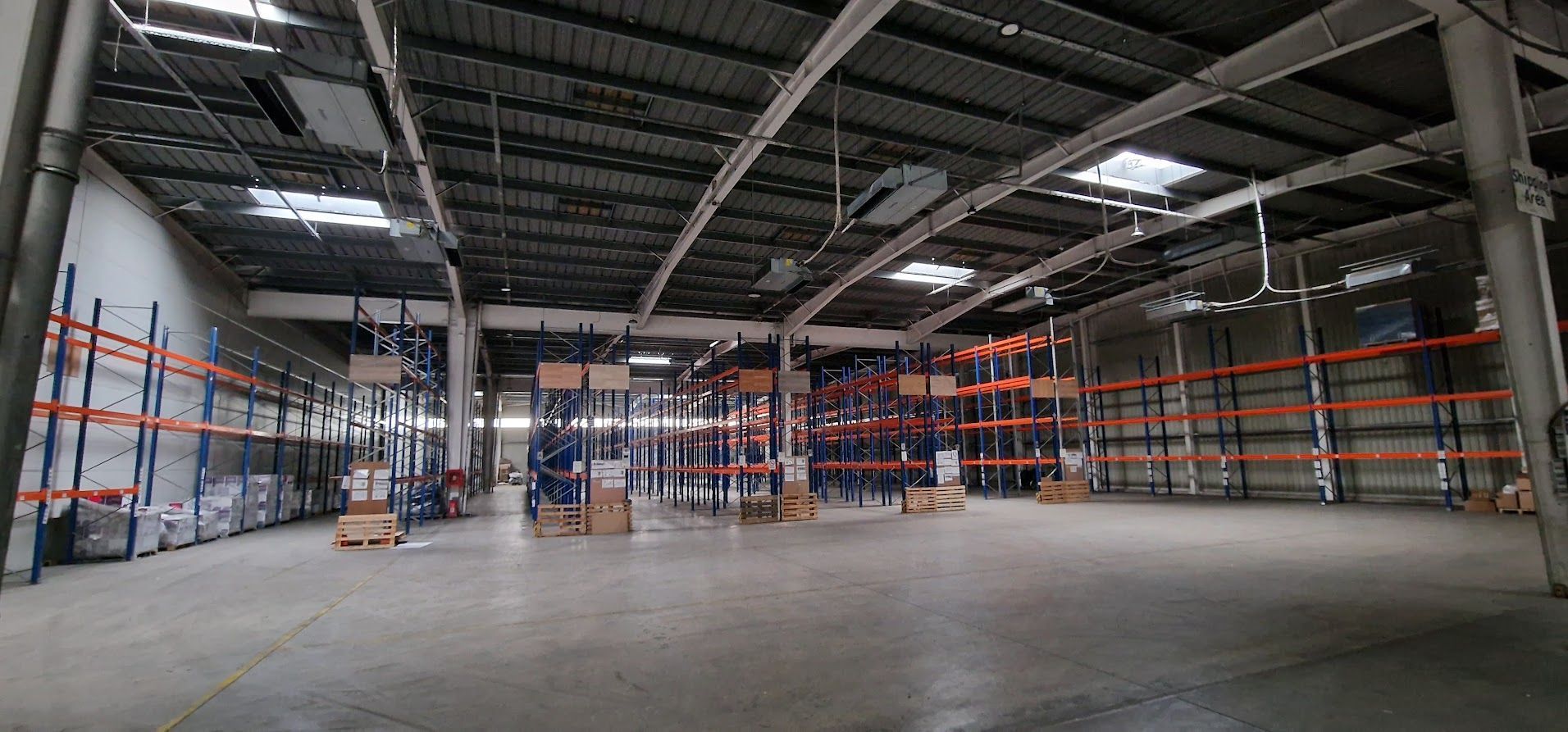 Hală industrială de închiriat – Oradea Vest | 3.500 m² + birouri 100 m² - Poză 2