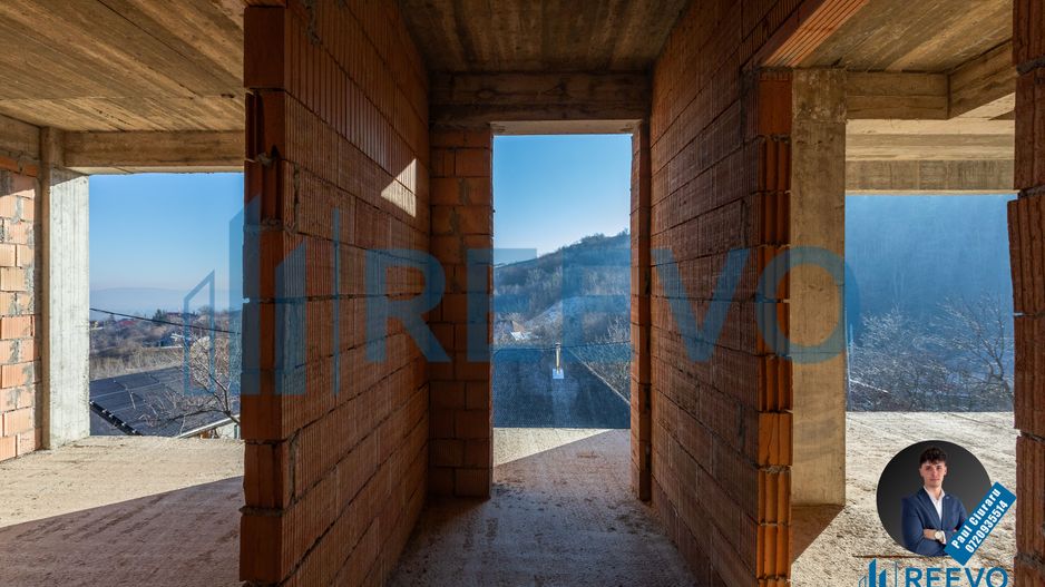 Pensiune/Vilă la roșu P+E+M în Sărata - Poză 18