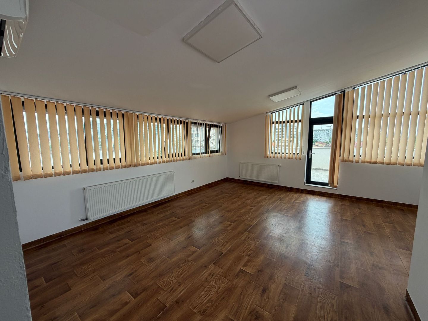 Clădire Multifuncțională 800 mp | Renovată 2024 | Ideală pentru Clinică, Birouri - Poză 12