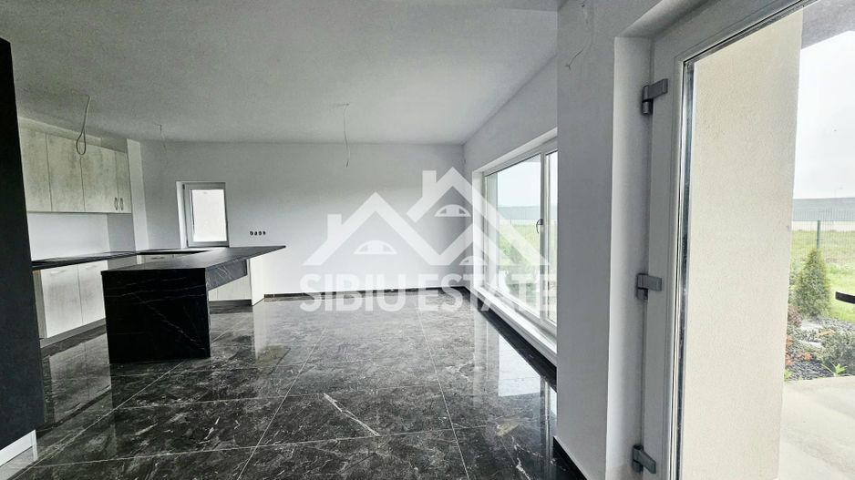 Casa cu garaj si teren mare super pret - Poză 25