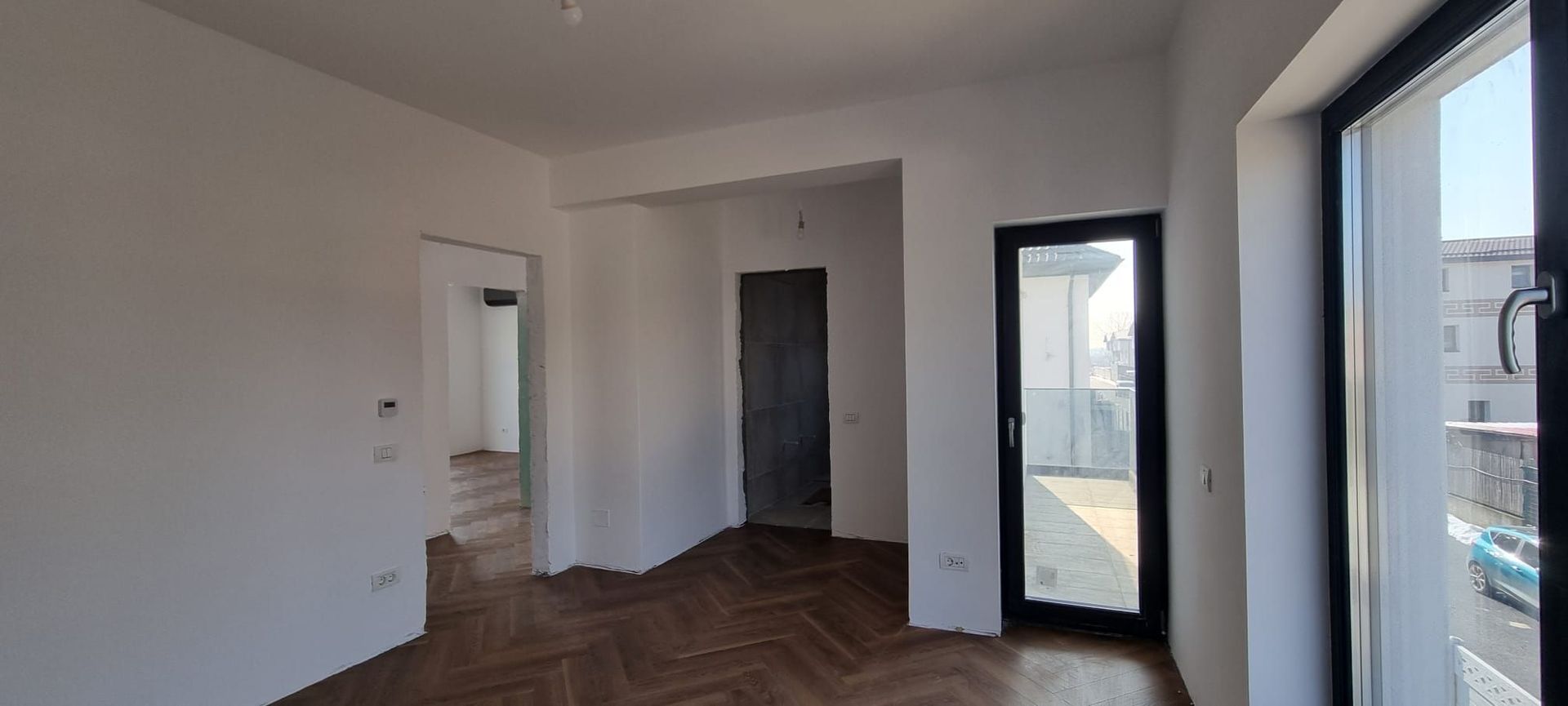 Vilă Individuală cu 700 mp Teren și Mansardă Amenajată - Poză 5