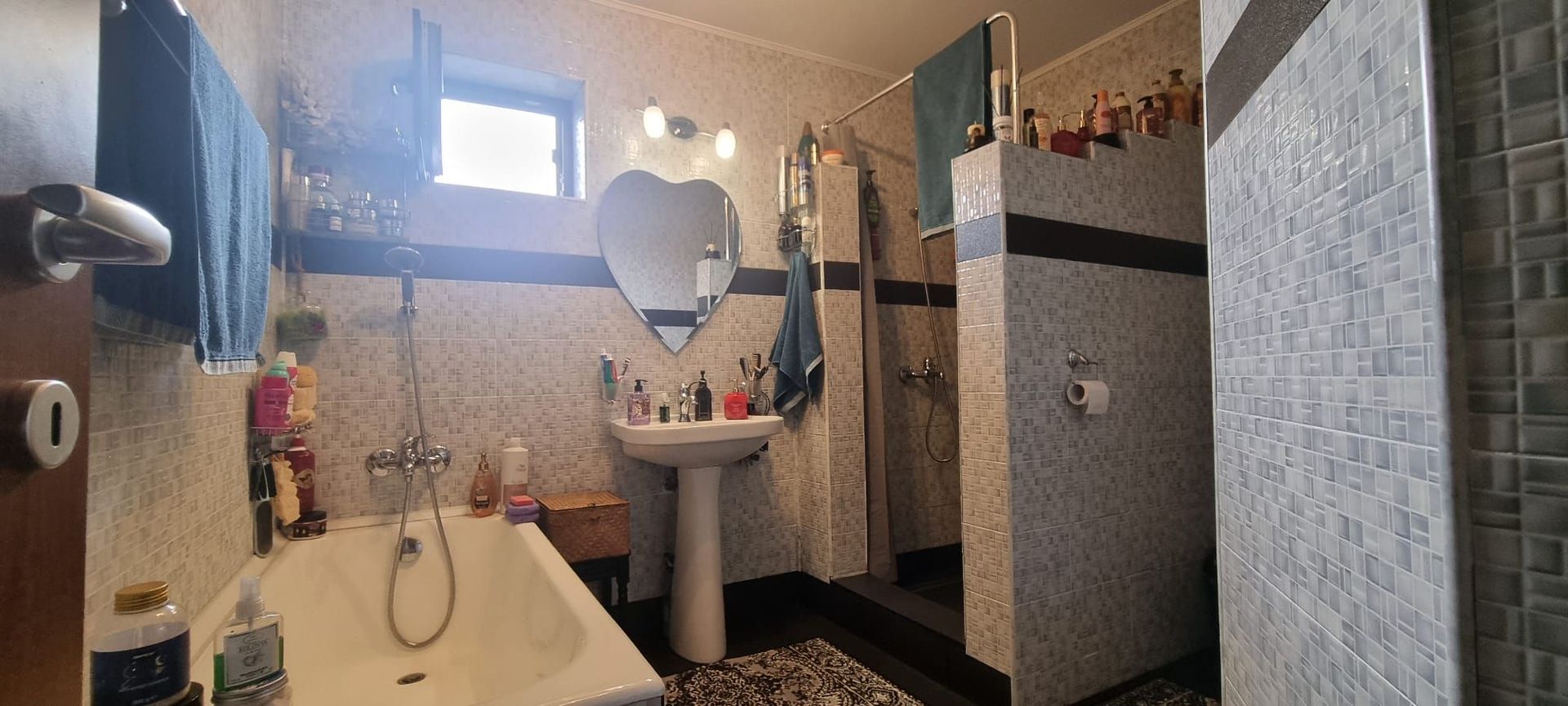 Parter cu structură pentru etaj, curte amenajată și organizare impeca - Poză 37