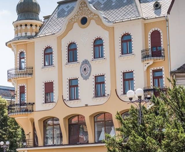 Palatul Poynar-Clădire unică, cu design deosebit - Poză 2