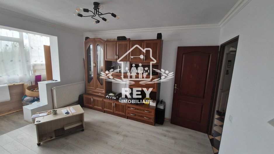 Apartament 3 camere - decomandat, mobilat, etaj 2/4, Cisnadie - Poză 1