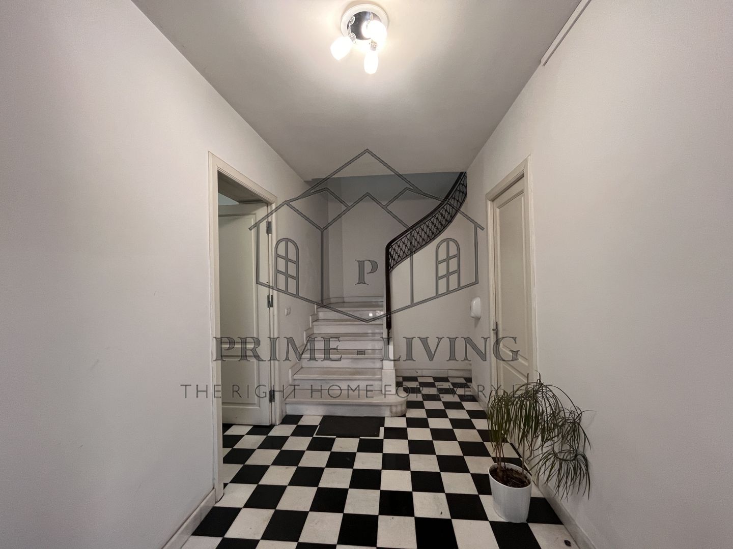 VILA INTERBELICĂ LA INCHIRIERE IN ZONA 1 MAI - Poză 2