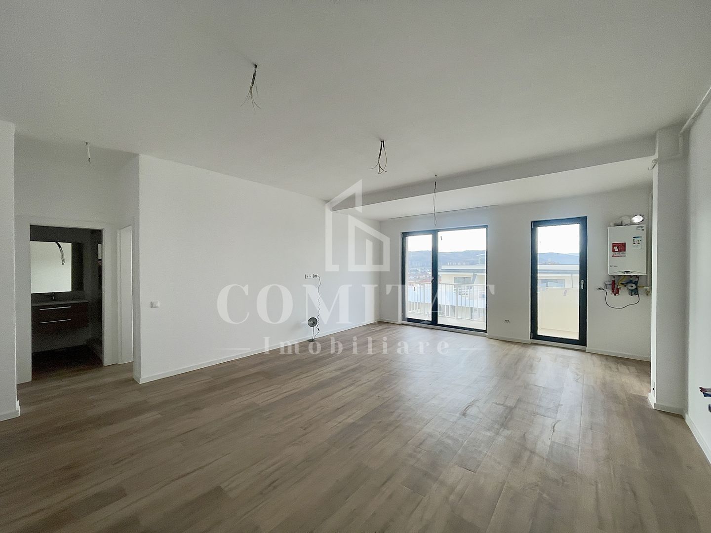 Nou în piață apartament mobilat și modern zona străzii Eroilor - Poză 1