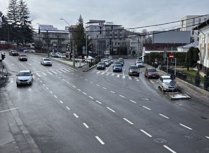 Spațiu birouri / locuință – 181 mp utili, etaj + mansardă în vilă, Centru Piteșt - Poză 4