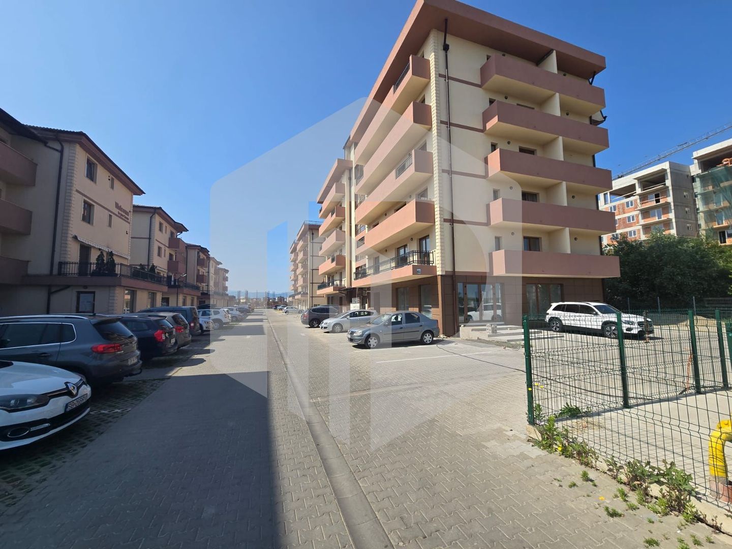 Apartament nou 3 camere decomandate loc de parcare inclus - Poză 1