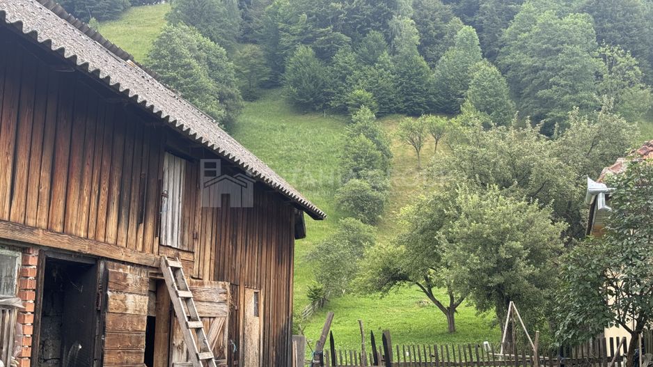 Teren generos 5879mp, imprejmuit, Moeciu de jos - Poză 2