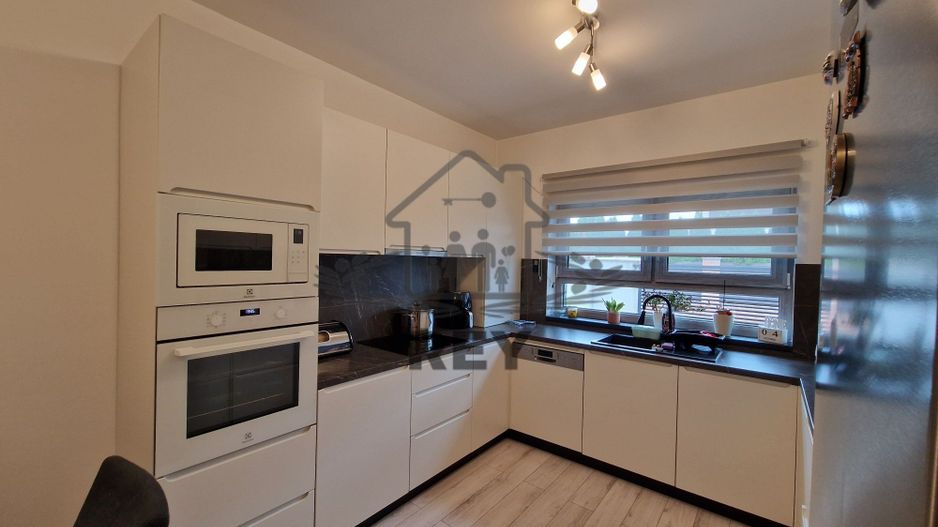 Casă modernă de vânzare în Șelimbăr la mai puțin de 7 min de Sibiu - Poză 3