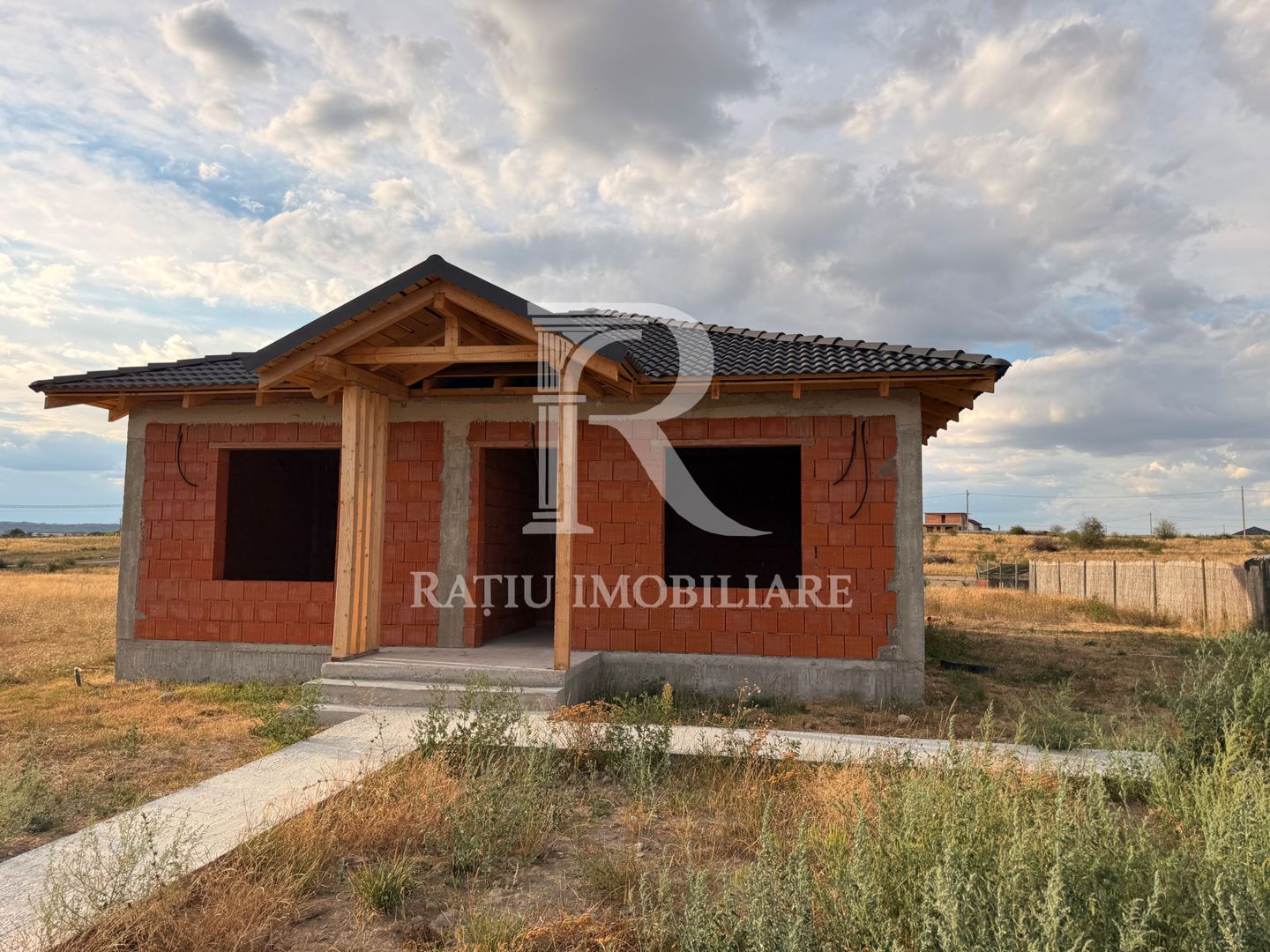 Casă la roșu de vânzare | Alparea | 1.000 mp teren - Poză 5