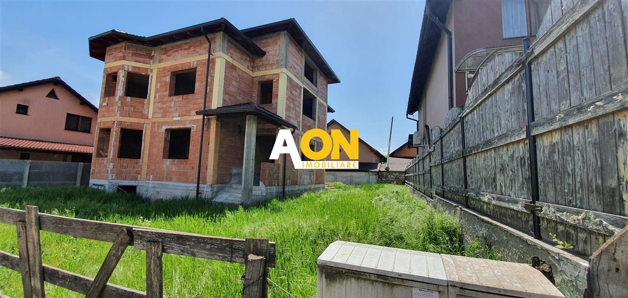 Casa la rosu cu toate utilitatile, zona Alba Micesti - Poză 1