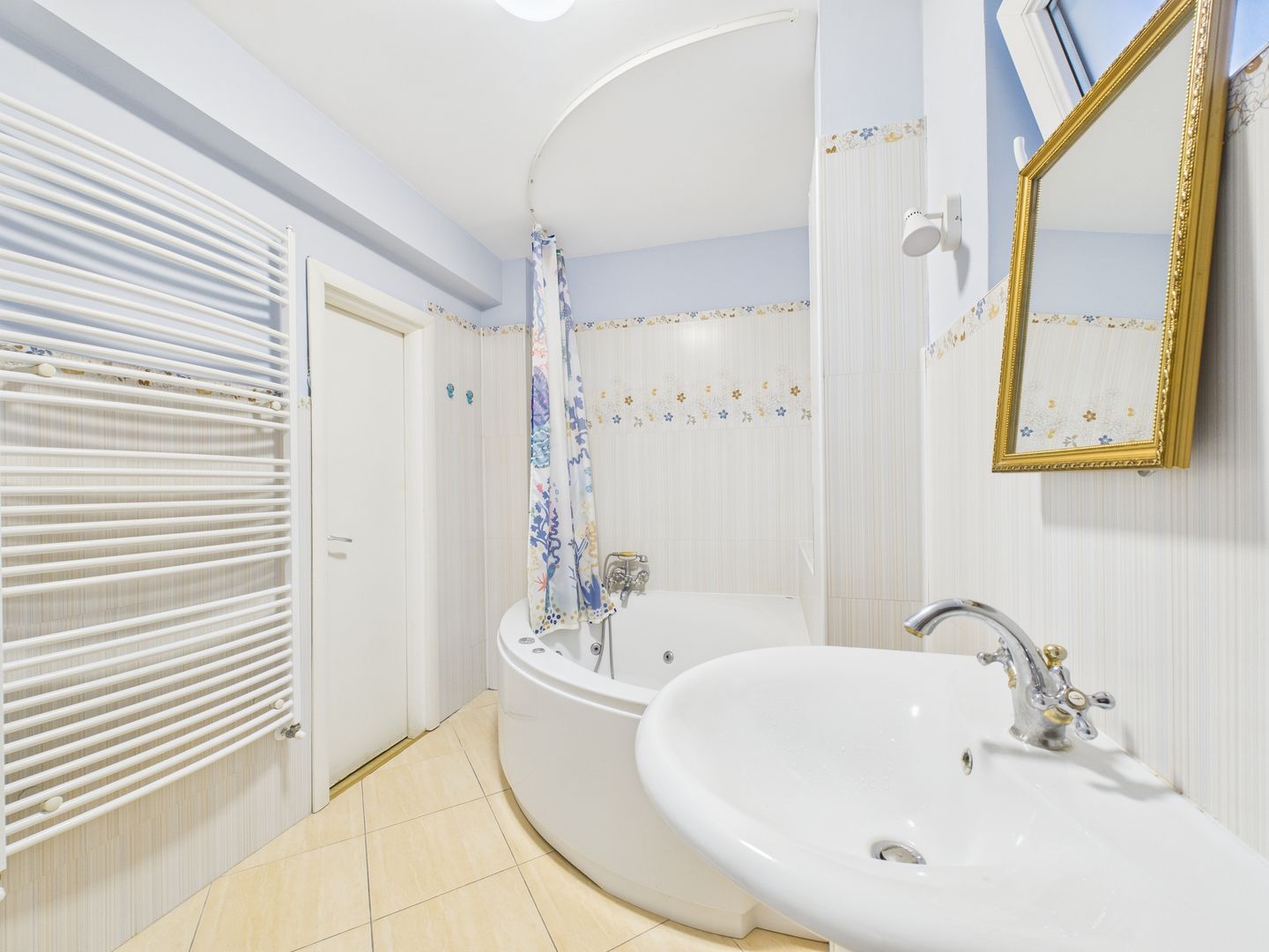 Apartament cu 2 camere de vânzare în zona Capitale - Poză 9