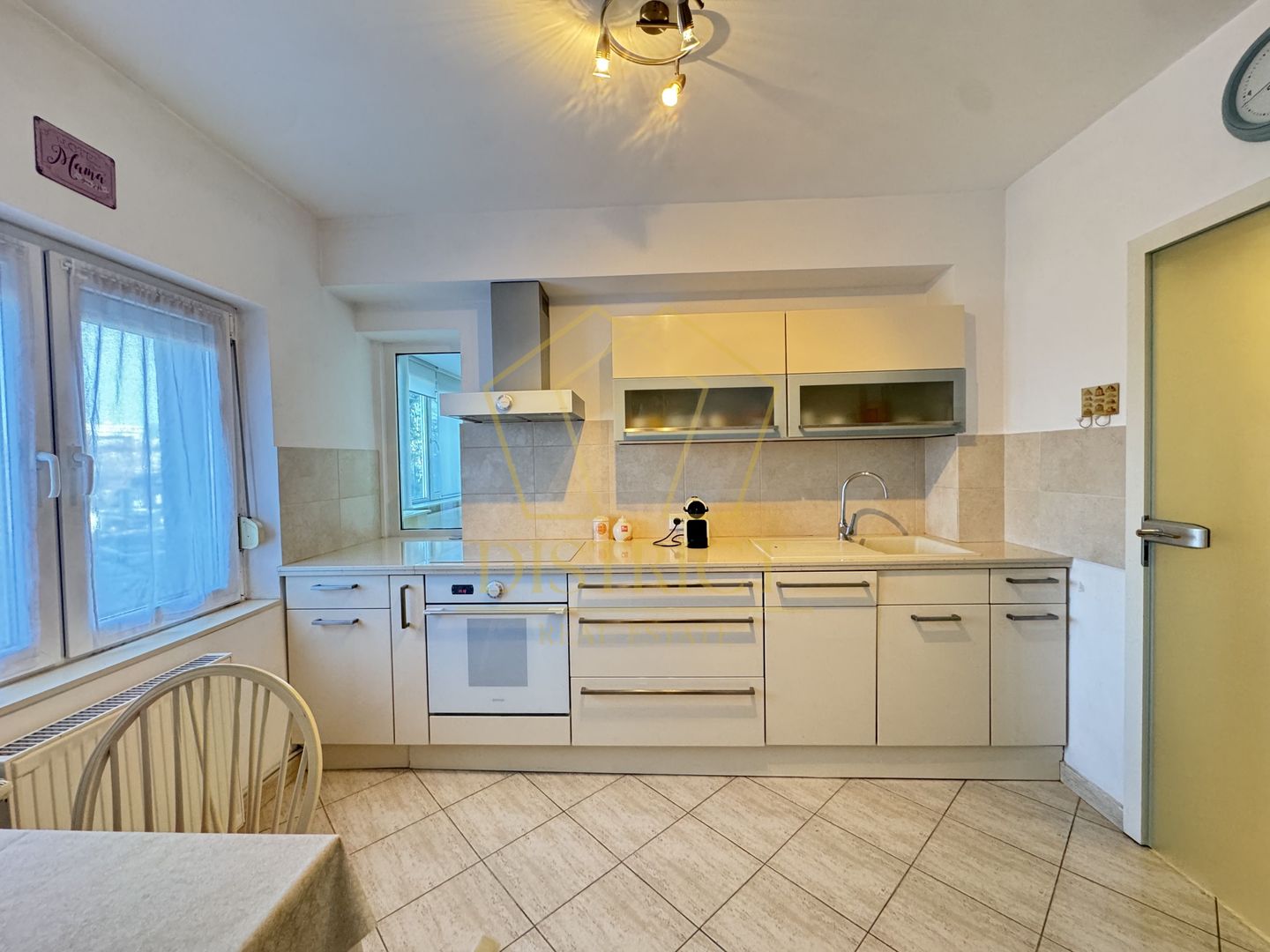 Apartament spatios cu 4 camere si garaj | Spitalul Judetean - Poză 14