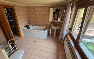 Vila cu 6 Camere,  Zona Centrala - Poză 11