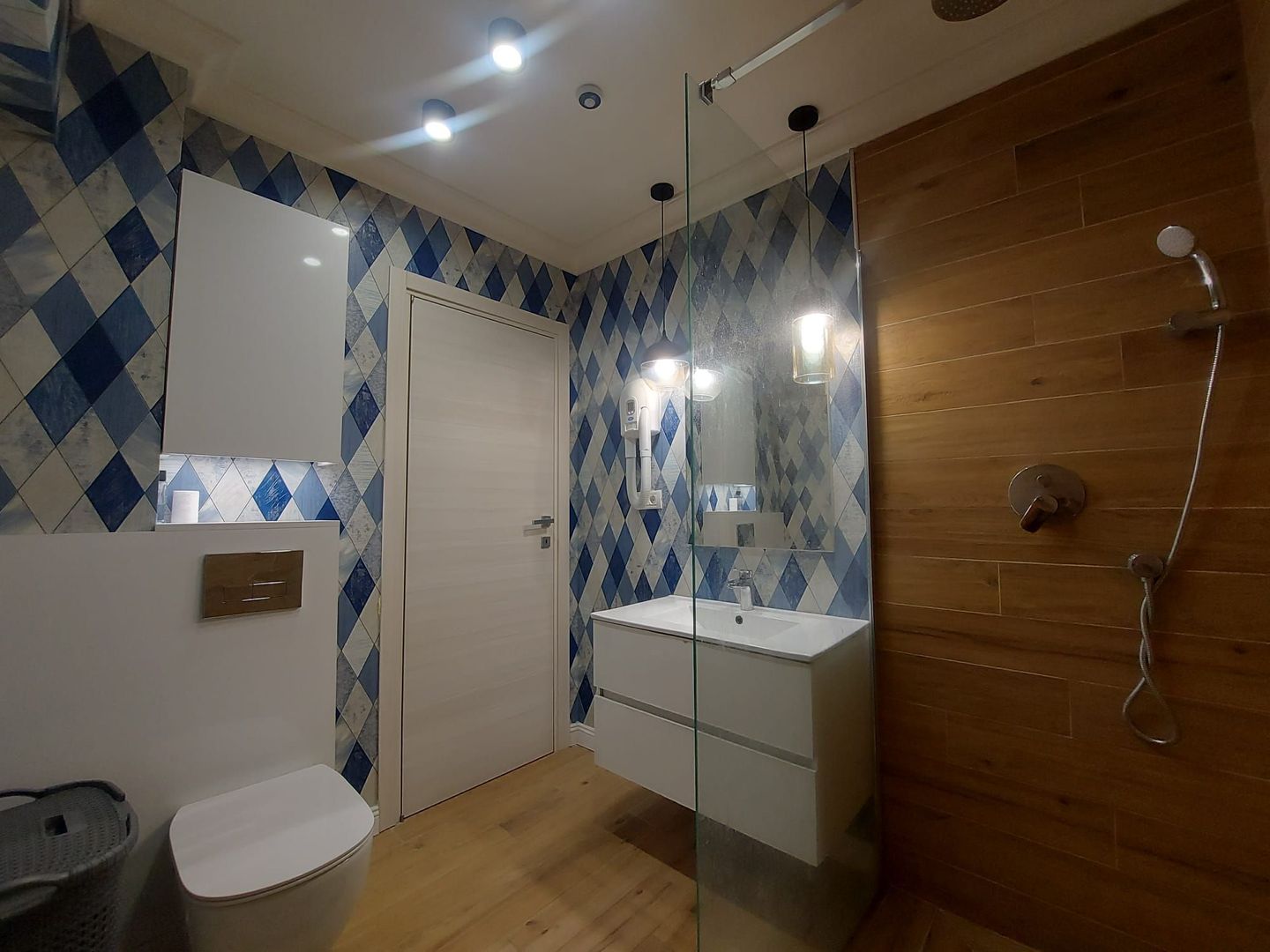 Smart Boutique / Finisaje Premium | Mihai Bravu - Mall Vitan - Poză 14