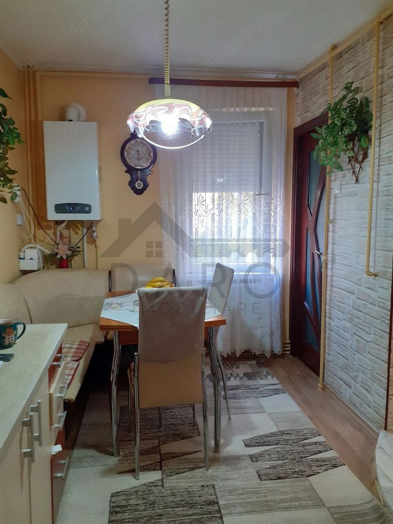 Apartament cu 3 camere de vanzare - Poză 2