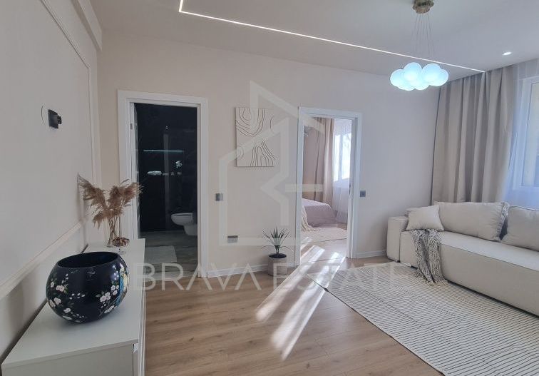 Apartament 2 camere , ultrafinisat,zona semicentrala - Poză 5