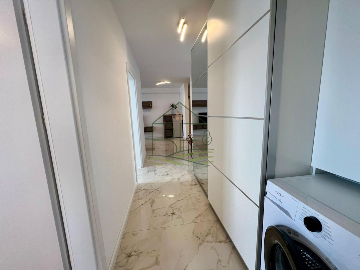 3 camere cu terasă generoasa și vedere spre Munții Făgăraș - Poză 6